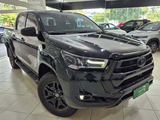 TOYOTA HILUX 2.8 D-4D TURBO DIESEL CD SRX 4X4 AUTOMÁTICO TOYOTA HILUX 2.8 D-4D TURBO DIESEL CD SRX 4X4 AUTOMÁTICO